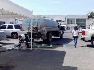 Capa cuidando el agua