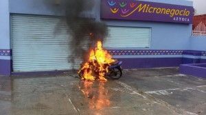 Moto incendiada