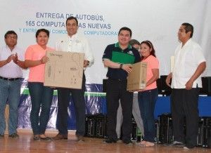 entrega de autobus al tec3