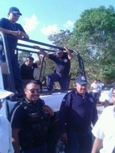 06 aspectos boicot policias siguiendo a la candidata de Morena (4)